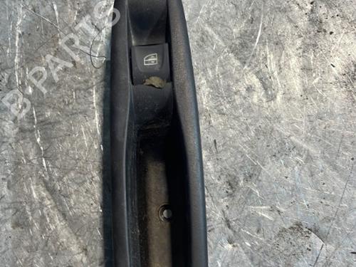 Used Left rear window switch Left rear window switch RENAULT CAPTUR I (J5_, H5_) 1.3 TCe 150 (J5NK, J5JS) (150 hp) 21713315 21713315