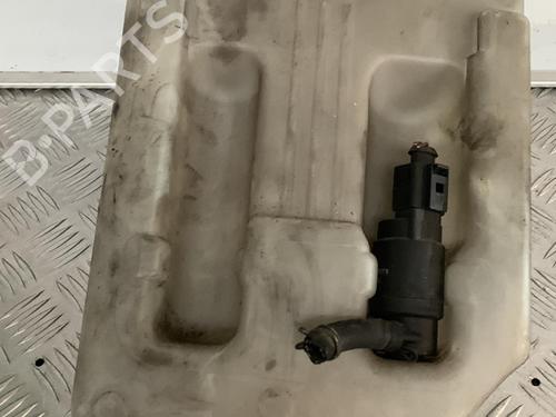 Used Windscreen washer tank MERCEDES-BENZ E-CLASS (W210) E 220 CDI (210.006) (143 hp) 21712468