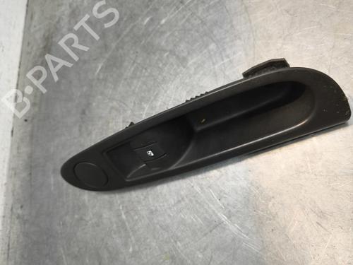Used Right front window switch RENAULT CLIO II (BB_, CB_) 1.5 dCi (B/CB3M) (64 hp) 32996815