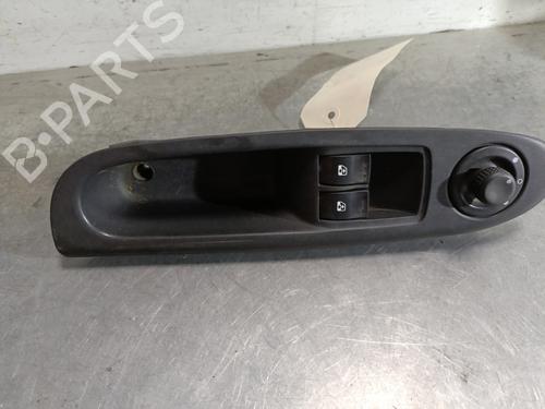 Used Left front window switch RENAULT CLIO II (BB_, CB_) 1.5 dCi (B/CB3M) (64 hp) 29081804