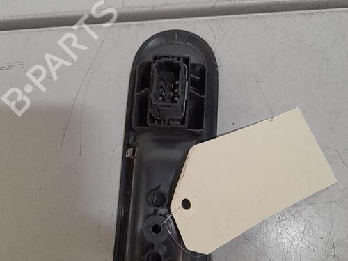 Used Right front window switch Right front window switch RENAULT CLIO III (BR0/1, CR0/1) 1.5 dCi (C/BR0G, C/BR1G) (68 hp) 21696871 21696871