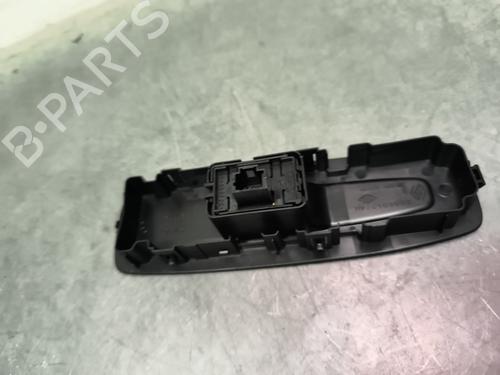 Used Right front window switch Right front window switch RENAULT MEGANE IV Grandtour (K9A/M/N_) 1.5 dCi 90 (90 hp) 31816332 31816332