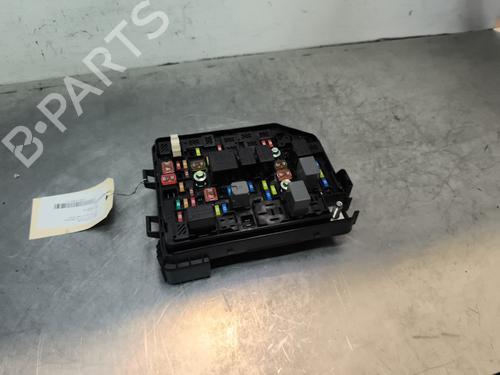 Used Fuse box OPEL KARL (C16) 1.0 (75 hp) 30553182