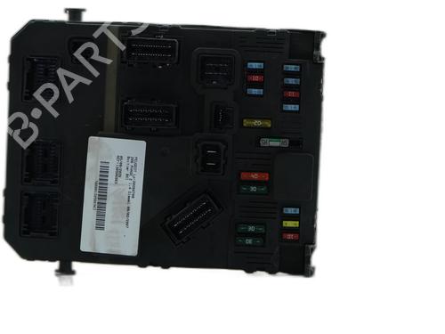 Used Fuse box Fuse box 38254481 38254481