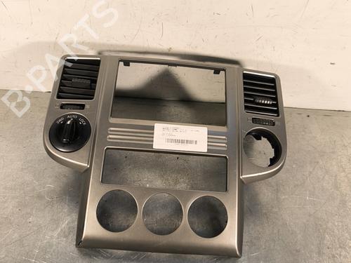 Used Air vent NISSAN X-TRAIL I (T30) 2.2 Di 4x4 (114 hp) 30105033