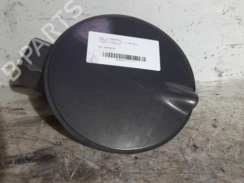 Używane Klapa wlewu paliwa OPEL CORSA E (X15) 1.4 (08, 68) (90 hp) 23069704
