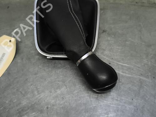 Gearknop VW POLO V (6R1, 6C1) 1.2 TSI 16V (90 hp) 32996991