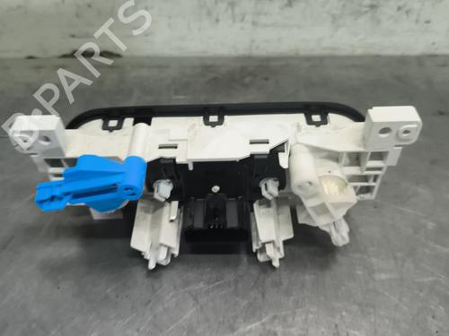 climate-control-opel-vivaro-b-van-x82-2014-2015-2016-2017-2018-2019-2020-32997391 main image