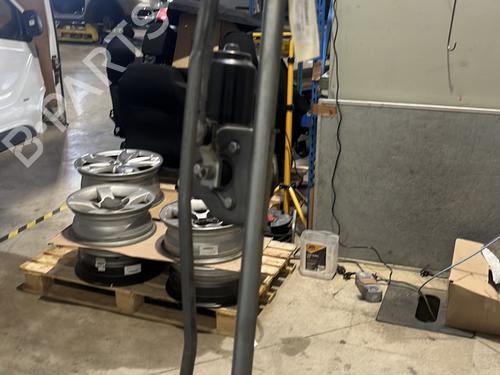 Used Front wiper motor Front wiper motor SUZUKI SWIFT III (MZ, EZ) 1.3 DDiS (RS413D) (75 hp) 32997259 32997259