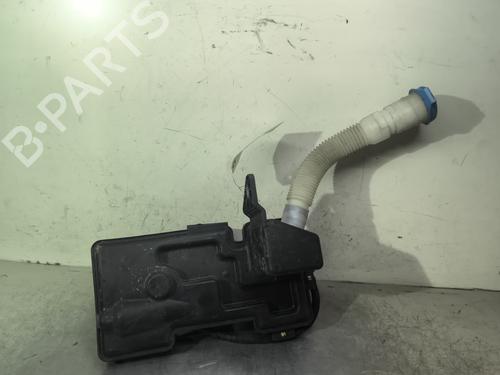 Used Windscreen washer tank VW SHARAN (7N1, 7N2) 2.0 TDI (150 hp) 29732750