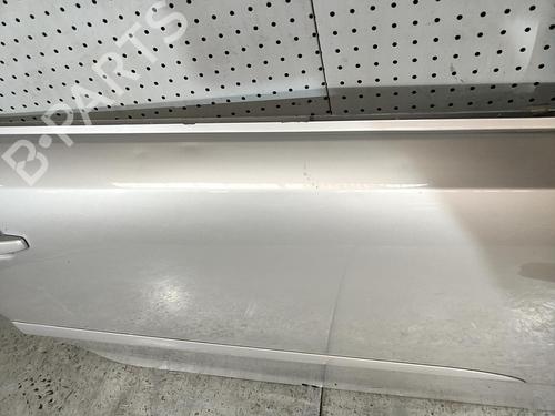 Used Right front door Right front door 21697076 21697076
