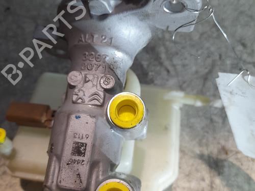 Used Brake master cylinder Brake master cylinder OPEL CORSA F (P2JO) 1.2 (68) (75 hp) 22789529 22789529