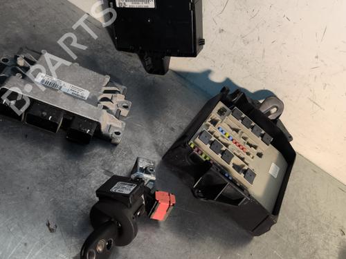 Used Electronic module RENAULT CLIO III (BR0/1, CR0/1) 1.2 16V Hi-Flex (BR1U, CR1U) (75 hp) 30099837