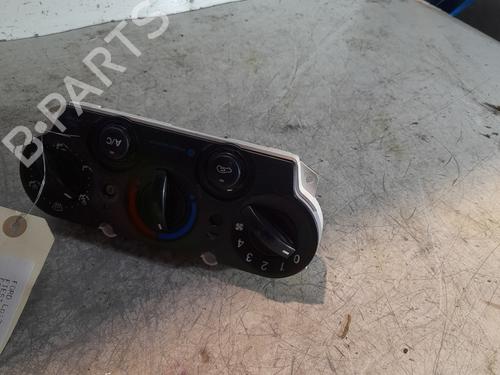 Climate control FORD FIESTA V (JH_, JD_) 1.4 TDCi | BP22789417I5 