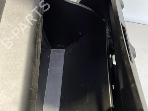 glove-box-fiat-500x-334_-2014-23822604 main image