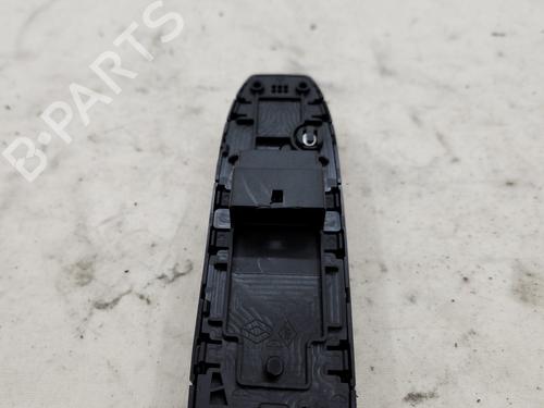 venstre-foran-elrute-bryter-renault-clio-v-b7_-2019-34282941 main image