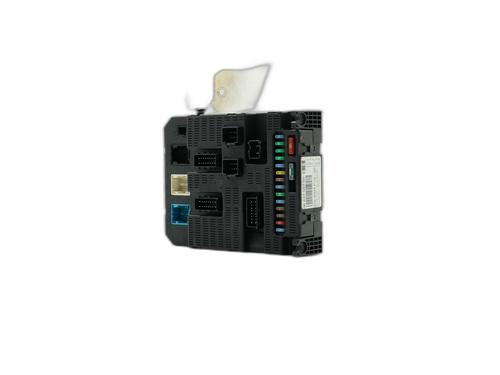 Used Fuse box Fuse box 37502225 37502225
