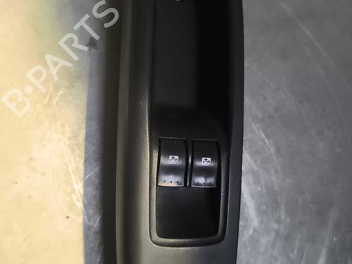 Used Left front window switch Left front window switch RENAULT CLIO II (BB_, CB_) 1.5 dCi (B/C2J) (68 hp) 28077829 28077829