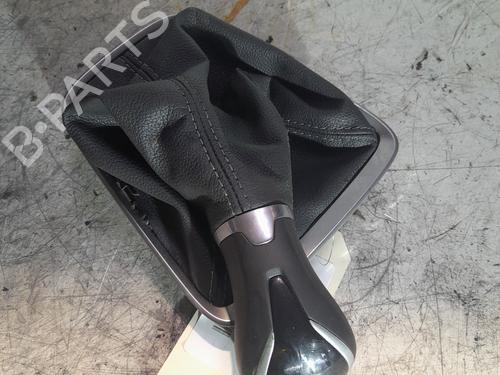 Used Shift knob Shift knob OPEL CORSA F (P2JO) 1.2 (68) (75 hp) 22789512 22789512