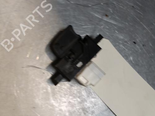 Used Right rear window switch NISSAN X-TRAIL I (T30) 2.2 Di 4x4 (114 hp) 28077769