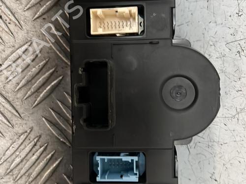 Used Climate control Climate control RENAULT SCÉNIC II (JM0/1_) 2.0 dCi (JM1K) (150 hp) 21698090 21698090