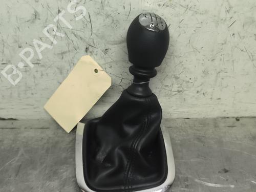 Used Shift knob RENAULT MEGANE III Hatchback (BZ0/1_, B3_) 1.5 dCi (BZ09, BZ0D, BZ1W, BZ29, BZ14) (110 hp) 33051504