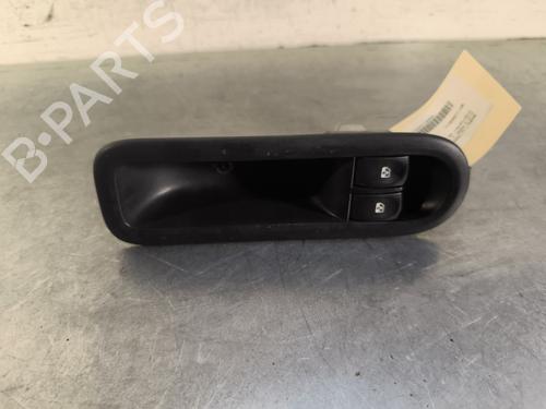 Mando elevalunas delantero izquierdo RENAULT CLIO III (BR0/1, CR0/1) 1.2 16V Hi-Flex (BR1U, CR1U) (75 hp) 29733654