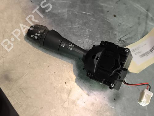 switch-nissan-nv300-van-x82-2016-29082241 main image