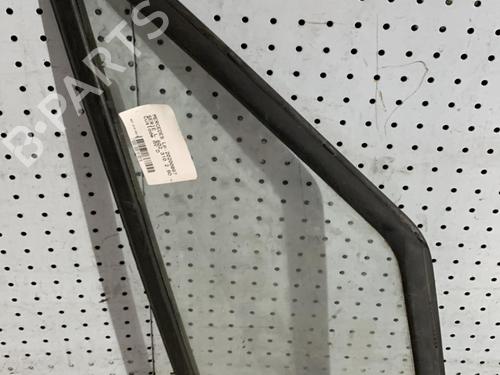 Used Front right quarter glass Front right quarter glass MERCEDES-BENZ T1 Bus (602) 310 D 2.9 (95 hp) 22032857 22032857