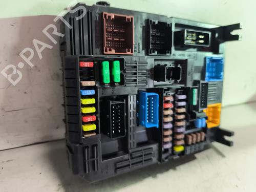Used Fuse box Fuse box 26893421 26893421