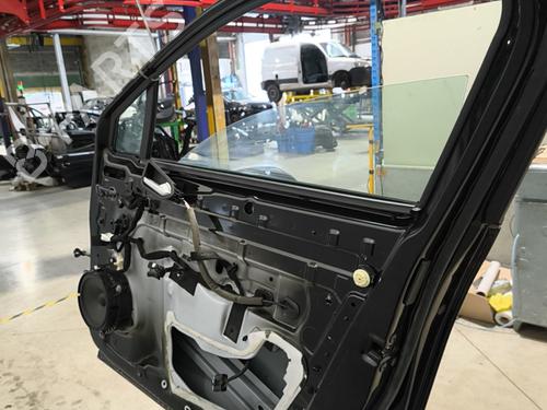 Used Right front door Right front door RENAULT CLIO V (B7_) 1.5 Blue dCi 85 (B7AG) (86 hp) 33556084 33556084