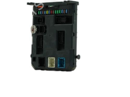 Used Fuse box Fuse box 38188594 38188594