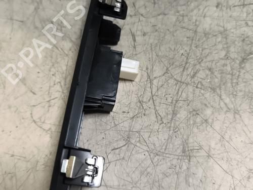 Used Right front window switch Right front window switch PEUGEOT 308 III (FB_, FH_, FP_, F3_, FM_) BlueHDi 130 (FBYHZL, FBYHZT) (131 hp) 25444100 25444100