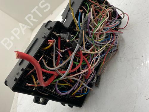 Used Fuse box Fuse box 39640557 39640557