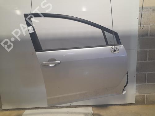 Used Right front door Right front door TOYOTA COROLLA Verso (ZER_, ZZE12_, R1_) 2.2 D-4D (AUR10_, AUR10R) (177 hp) 23077615 23077615