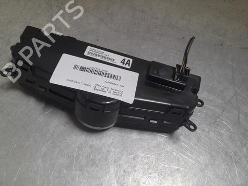 climate-control-nissan-pulsar-hatchback-c13-2014-27809904 main image