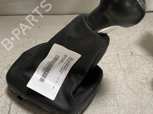 Used Gear lever AUDI A1 Sportback (8XA, 8XF) 1.6 TDI (90 hp) 24526692