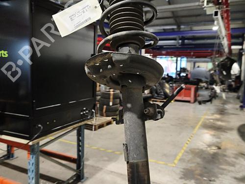Schokbreker rechts voor Schokbreker rechts voor 39639684 39639684