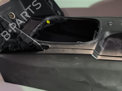 armrest-center-console-renault-megane-iv-hatchback-b9amn_-2015-23823008 main image