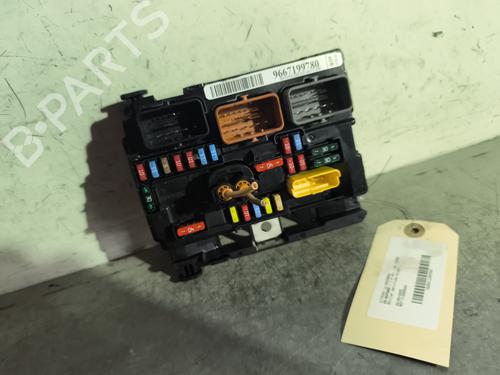 fuse-box-citroen-c3-ii-sc_-2009-29082334 main image