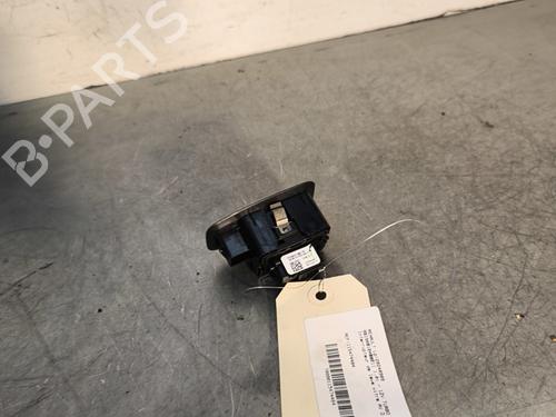Right front window switch RENAULT CLIO V (B7_) 1.0 TCe 90 (B7MT) | BP30552733I26