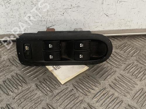 Used Right front window switch RENAULT SCÉNIC II (JM0/1_) 1.5 dCi (JM1E, JM16) (106 hp) 21697938