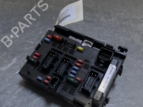 Used Fuse box Fuse box 28293828 28293828