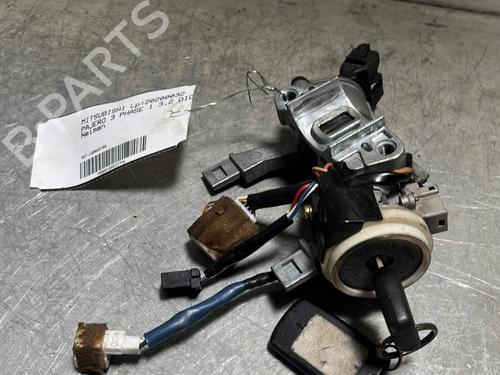 Clé de contact MITSUBISHI PAJERO III (V7_W, V6_W) 3.2 Di-D (V68W) (160 hp) 28173149