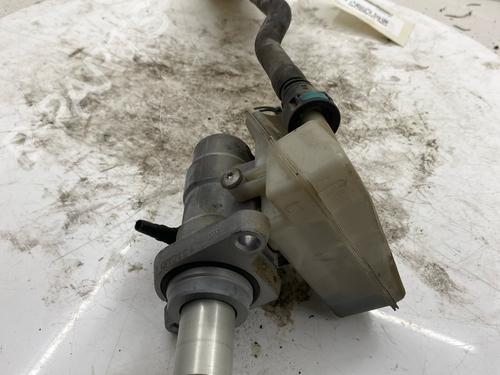 Hovedbremsecylinder Hovedbremsecylinder 39640909 39640909