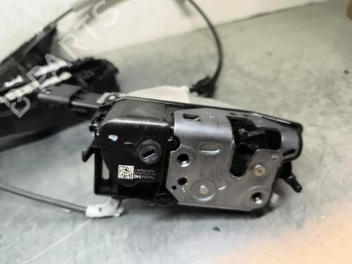 front-right-lock-citroen-spacetourer-bus-v_-2016-31815817 main image