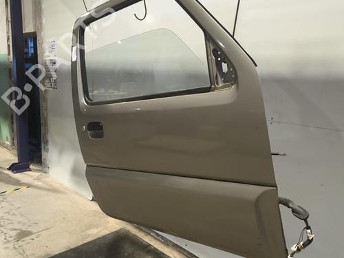 Used Right front door Right front door 32720968 32720968