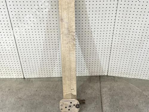 Used Front bumper reinforcement Front bumper reinforcement 21697433 21697433