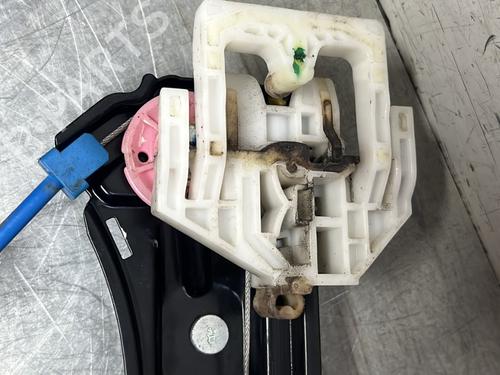 front-right-window-mechanism-bmw-3-f30-f80-2011-2012-2013-2014-2015-2016-2017-2018-32771157 main image