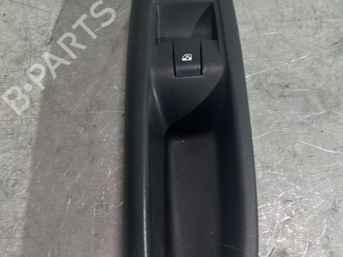 Used Right front window switch Right front window switch RENAULT CLIO II (BB_, CB_) 1.2 (BB0A, BB0F, BB10, BB1K, BB28, BB2D, BB2H, CB0A,... (58 hp) 27328323 27328323